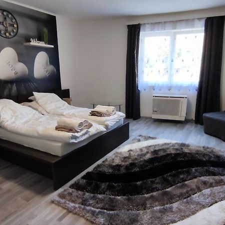 Freedom-Fehervar Apartman Szekesfehervar Exterior photo